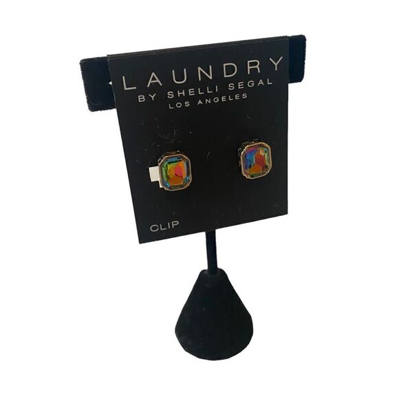 Beautiful Rectangular Iridescent Clip Earrings. - Picture 3 of 6